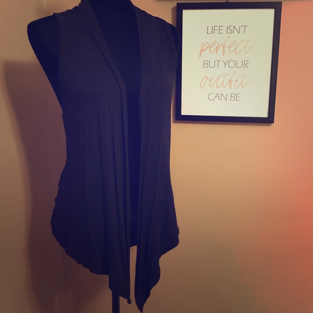 Guess women’s size XS black open front top